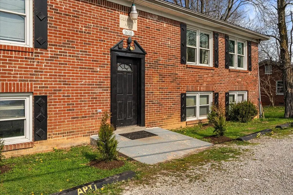 1618 Fox Creek Road Lawrenceburg KY 40342