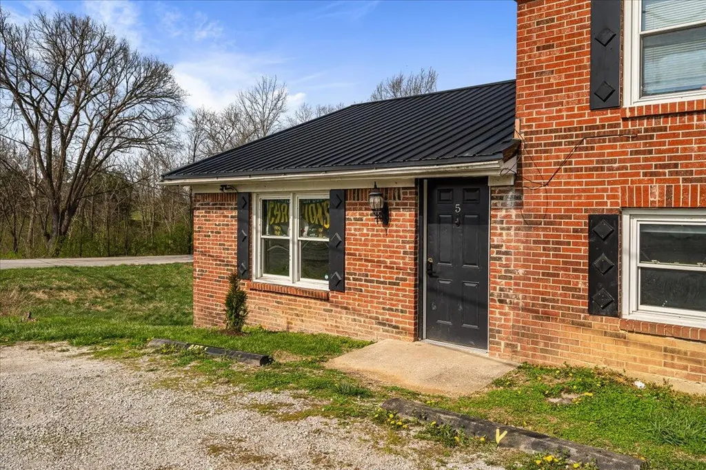 1618 Fox Creek Road Lawrenceburg KY 40342