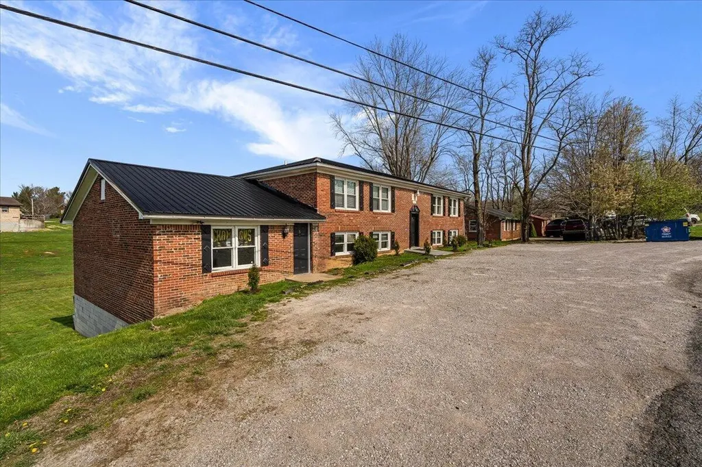 1618 Fox Creek Road Lawrenceburg KY 40342
