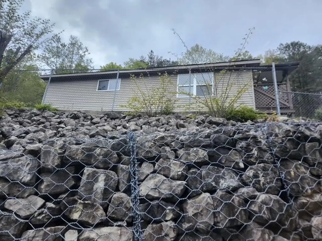 30 Moonlight Hill Hazard KY 41701