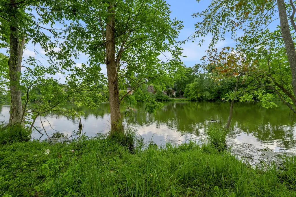 753 Shady Cove Lexington KY 40515