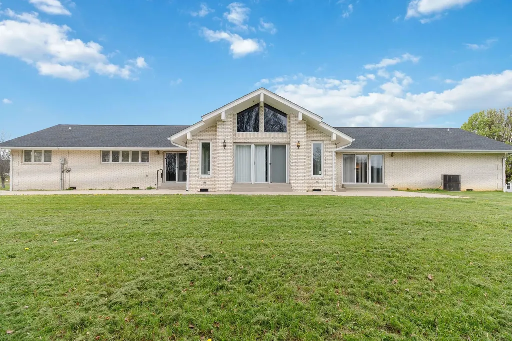 2056 W Laurel Road London KY 40741