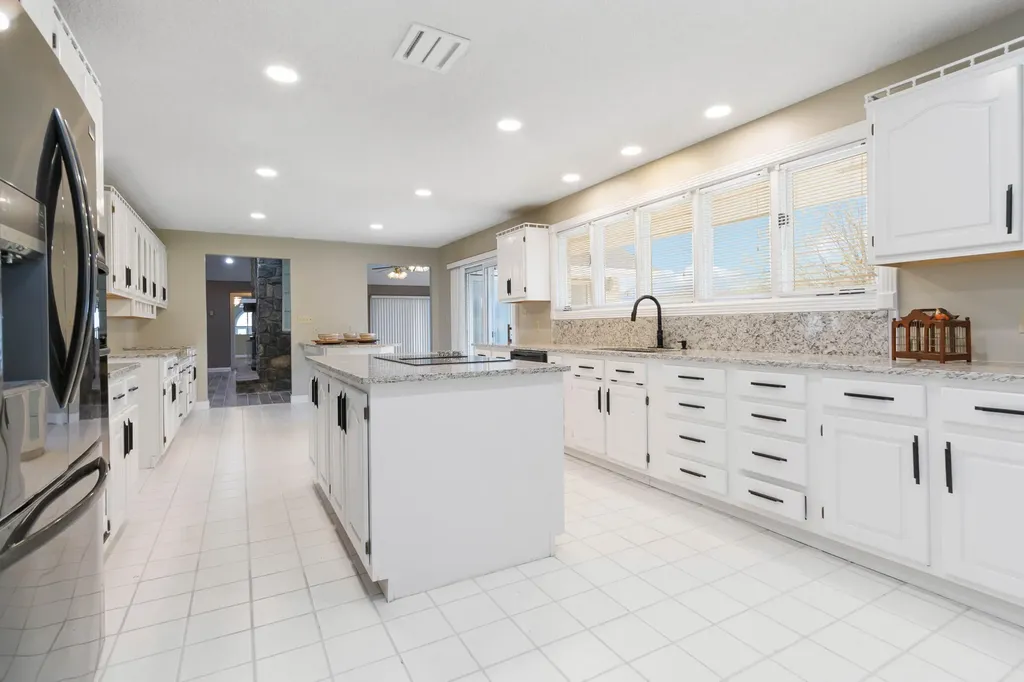 2056 W Laurel Road London KY 40741