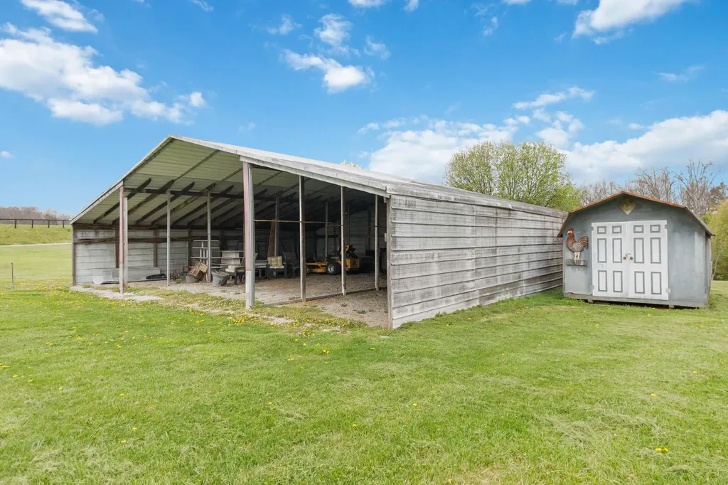 2056 W Laurel Road London KY 40741