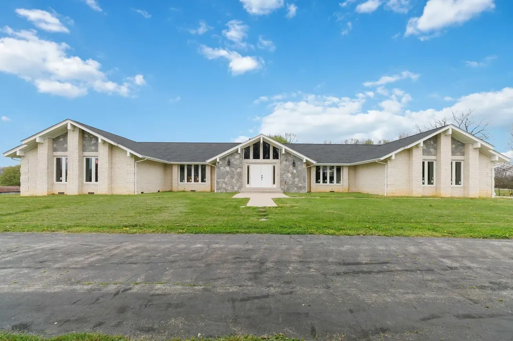 2056 W Laurel Road London KY 40741