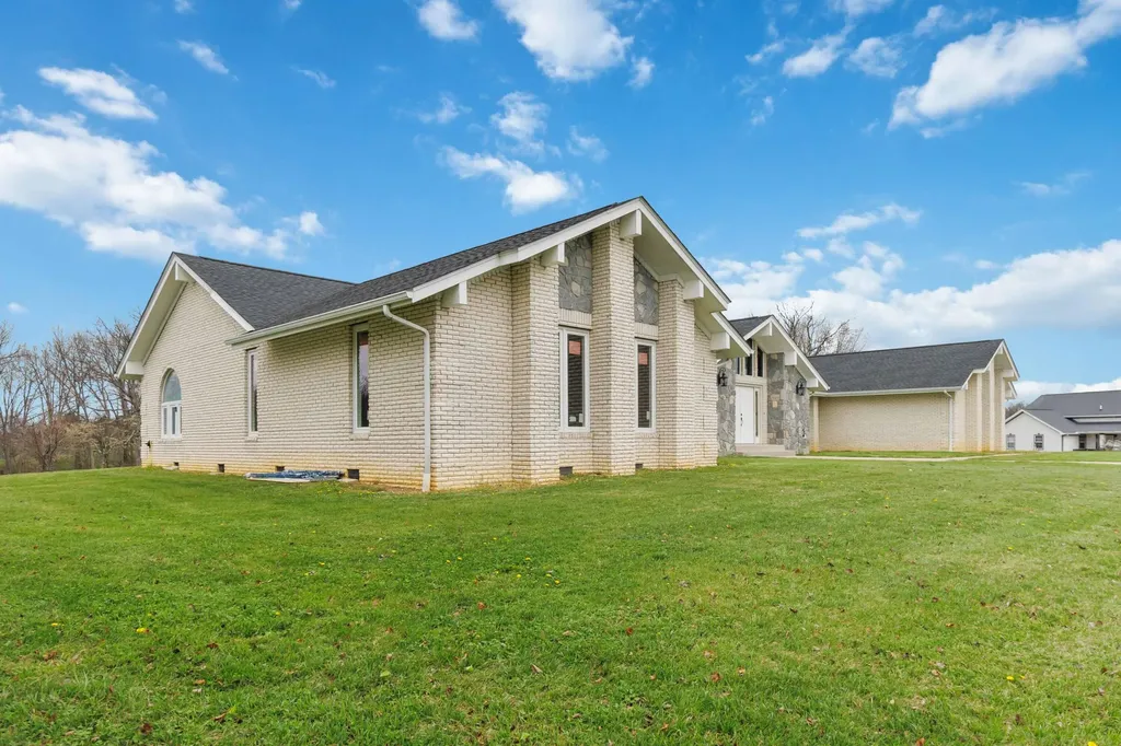 2056 W Laurel Road London KY 40741