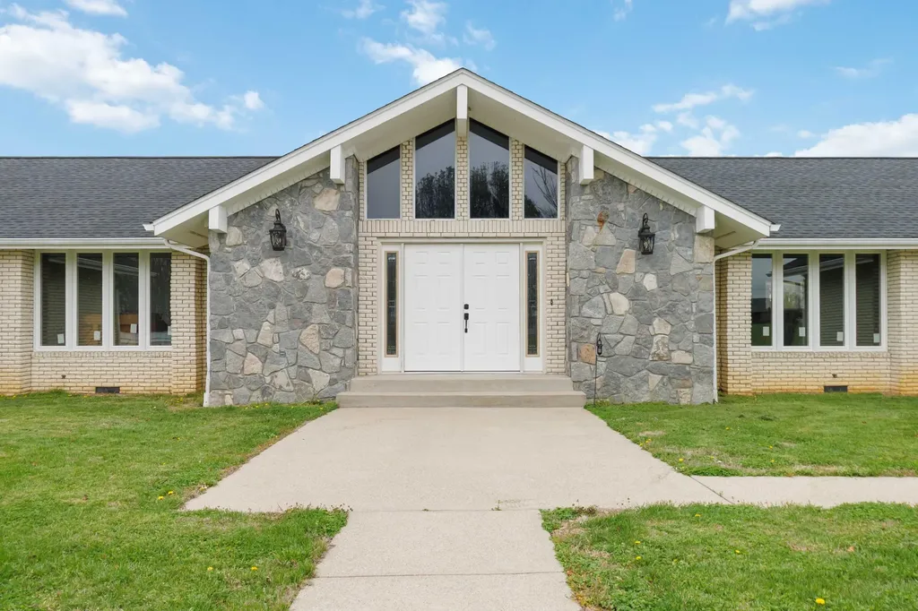 2056 W Laurel Road London KY 40741