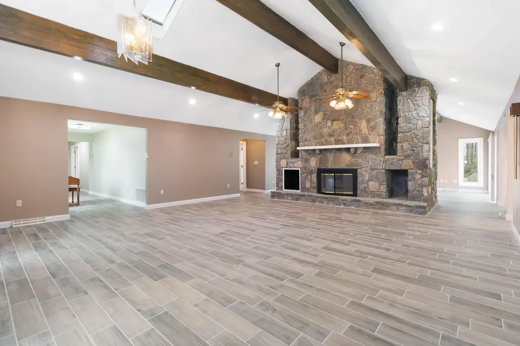 2056 W Laurel Road London KY 40741