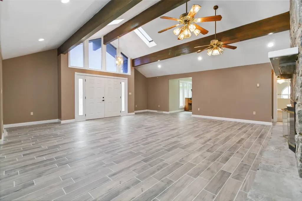 2056 W Laurel Road London KY 40741