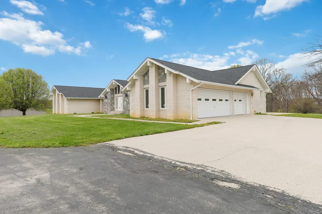 2056 W Laurel Road London KY 40741