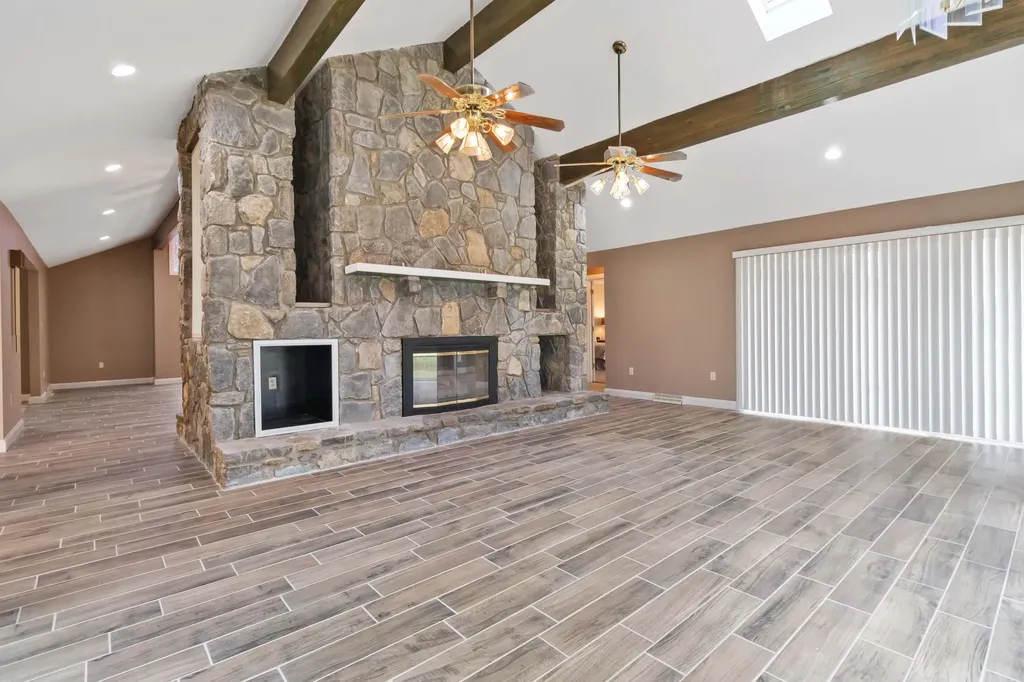 2056 W Laurel Road London KY 40741