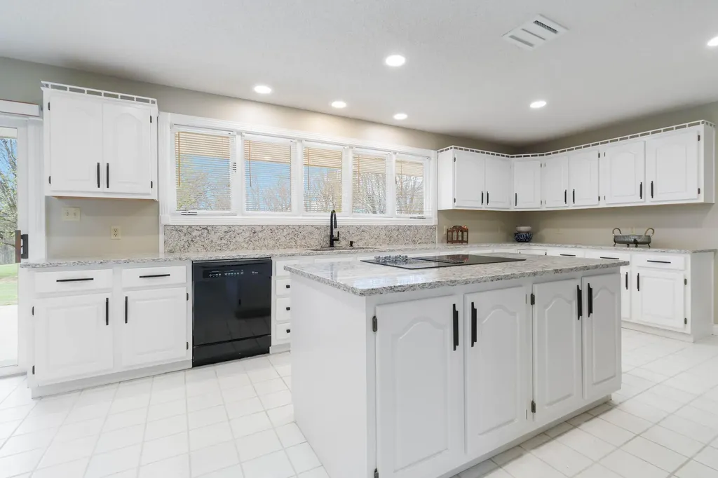 2056 W Laurel Road London KY 40741