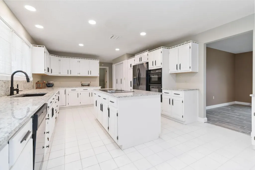 2056 W Laurel Road London KY 40741