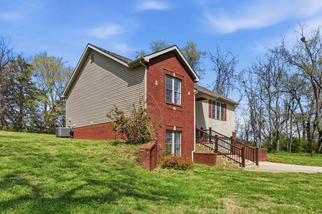 290 Twin Rivers Circle Bronston KY 42518