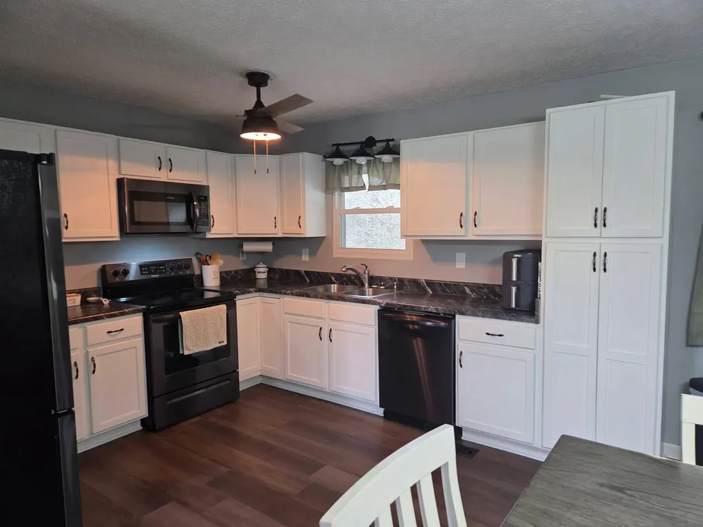330 Whispering Woods Drive Irvine KY 40336
