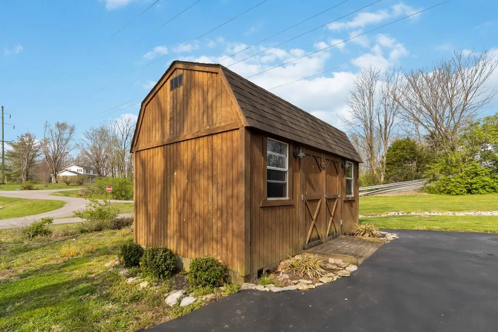 102 Sherwood Drive Stanford KY 40484