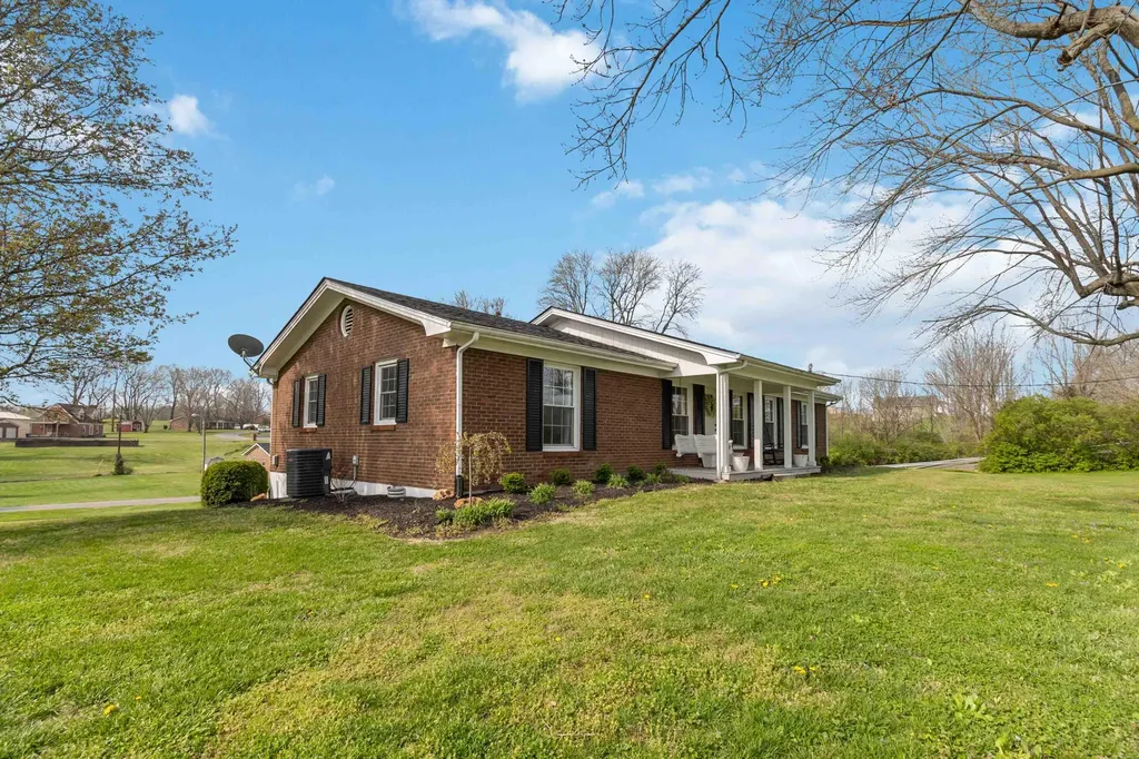 102 Sherwood Drive Stanford KY 40484