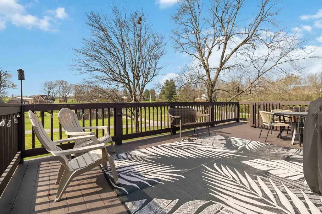 102 Sherwood Drive Stanford KY 40484
