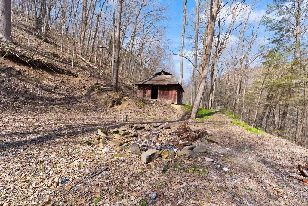 1197 Beans Fork Road Middlesboro KY 40965
