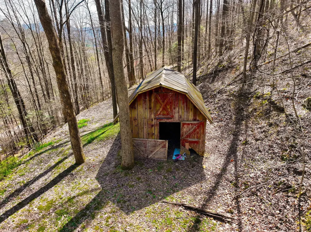1197 Beans Fork Road Middlesboro KY 40965