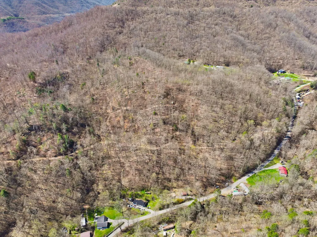 1197 Beans Fork Road Middlesboro KY 40965