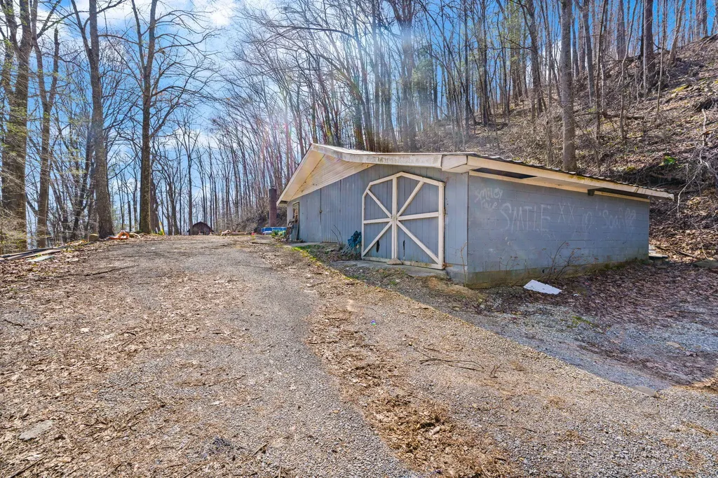 1197 Beans Fork Road Middlesboro KY 40965