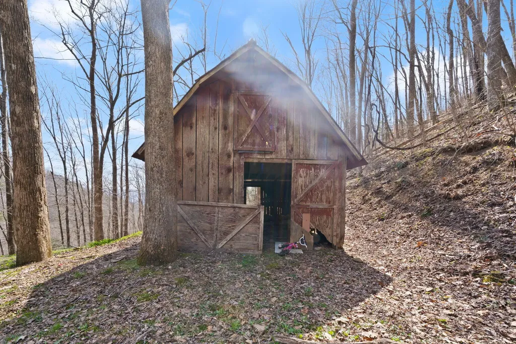 1197 Beans Fork Road Middlesboro KY 40965