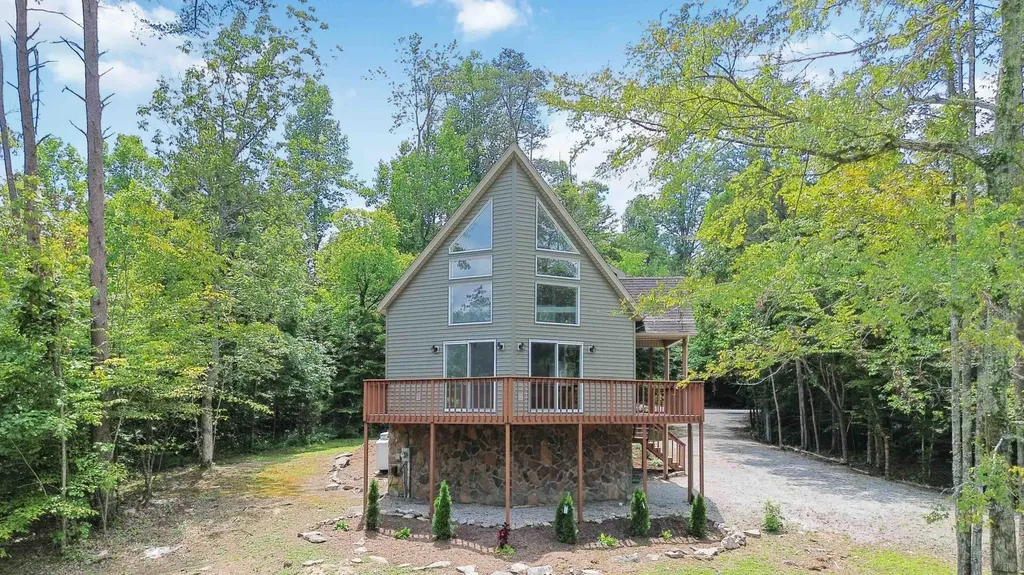 84 Clover Leaf Circle Burnside KY 42519