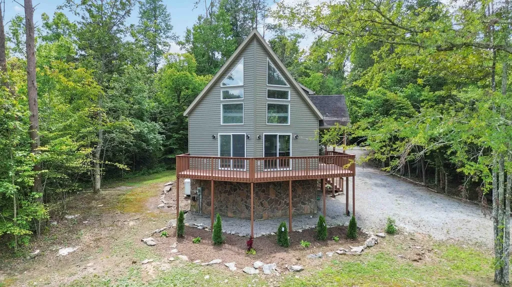 84 Clover Leaf Circle Burnside KY 42519