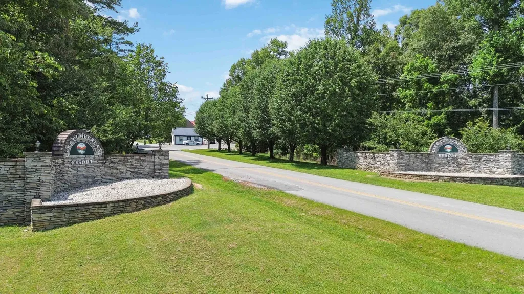 84 Clover Leaf Circle Burnside KY 42519