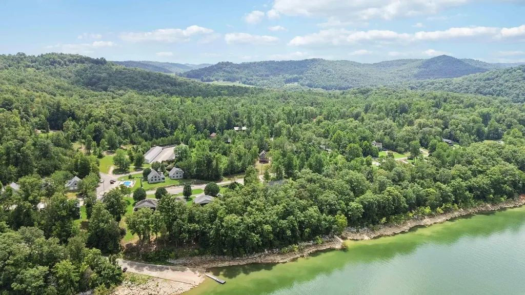 84 Clover Leaf Circle Burnside KY 42519
