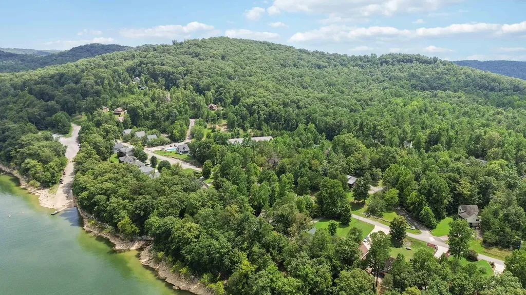 84 Clover Leaf Circle Burnside KY 42519