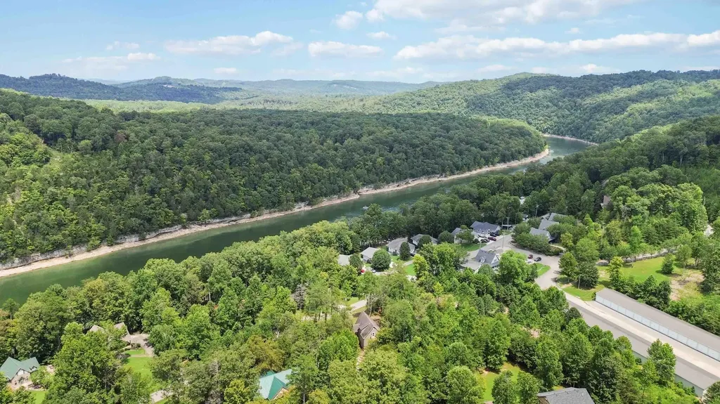 84 Clover Leaf Circle Burnside KY 42519