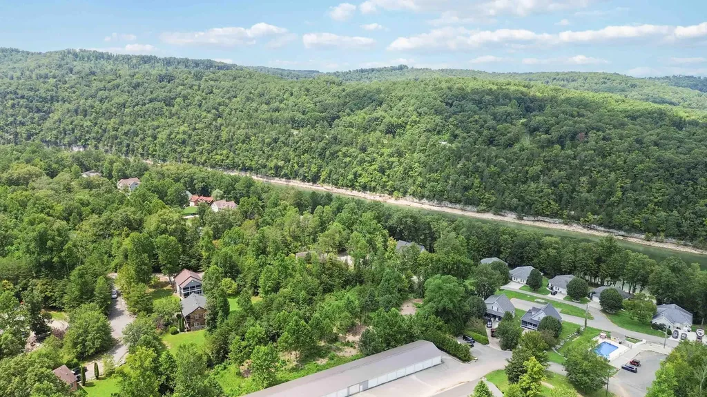 84 Clover Leaf Circle Burnside KY 42519