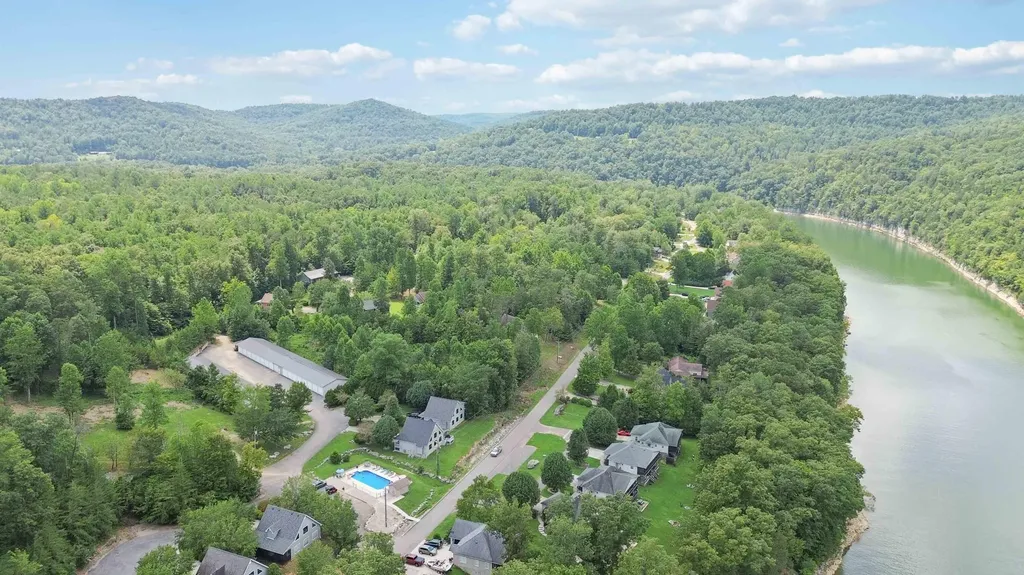 84 Clover Leaf Circle Burnside KY 42519