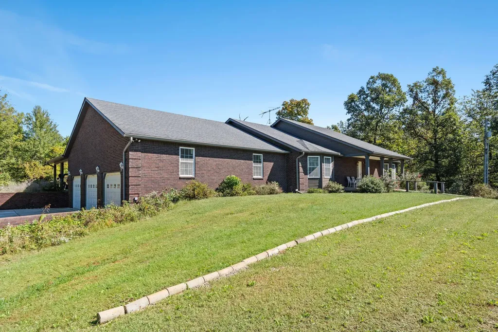 300 Charlie Pile Road Guston KY 40142