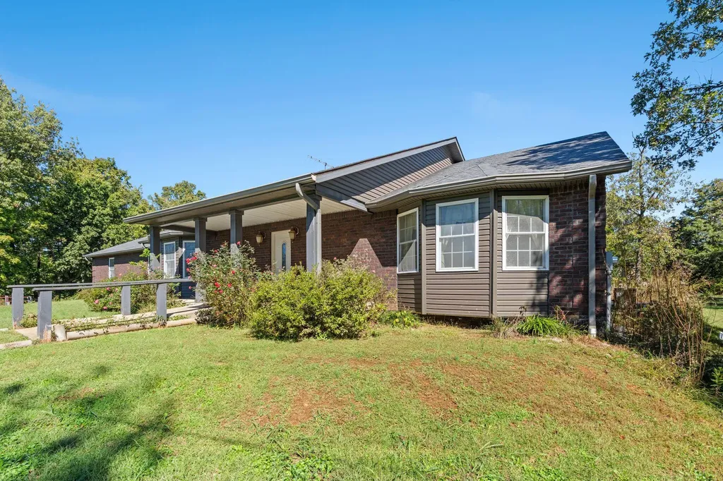 300 Charlie Pile Road Guston KY 40142