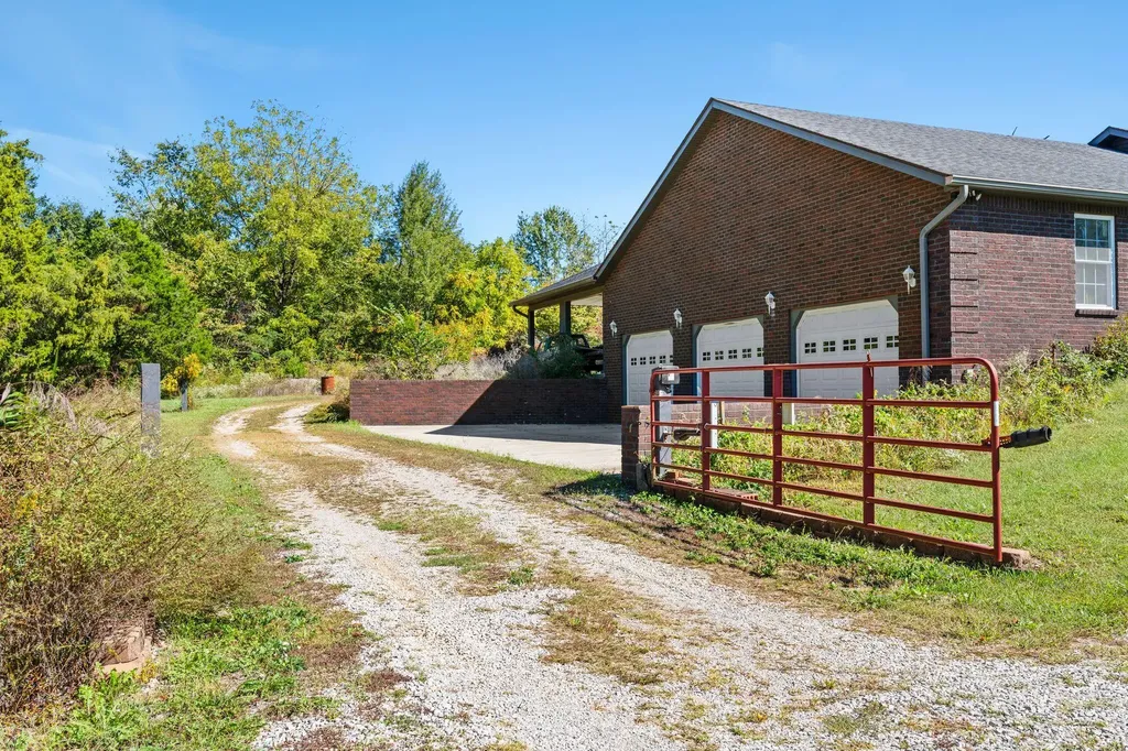 300 Charlie Pile Road Guston KY 40142