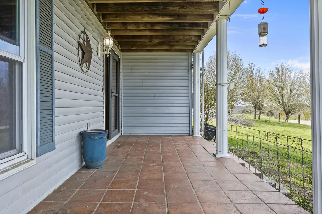 2282 Kentucky Highway 1032 Berry KY 41003