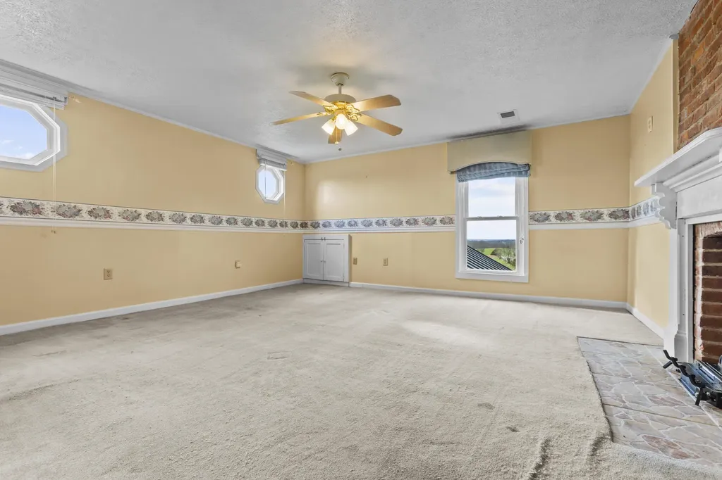 2282 Kentucky Highway 1032 Berry KY 41003