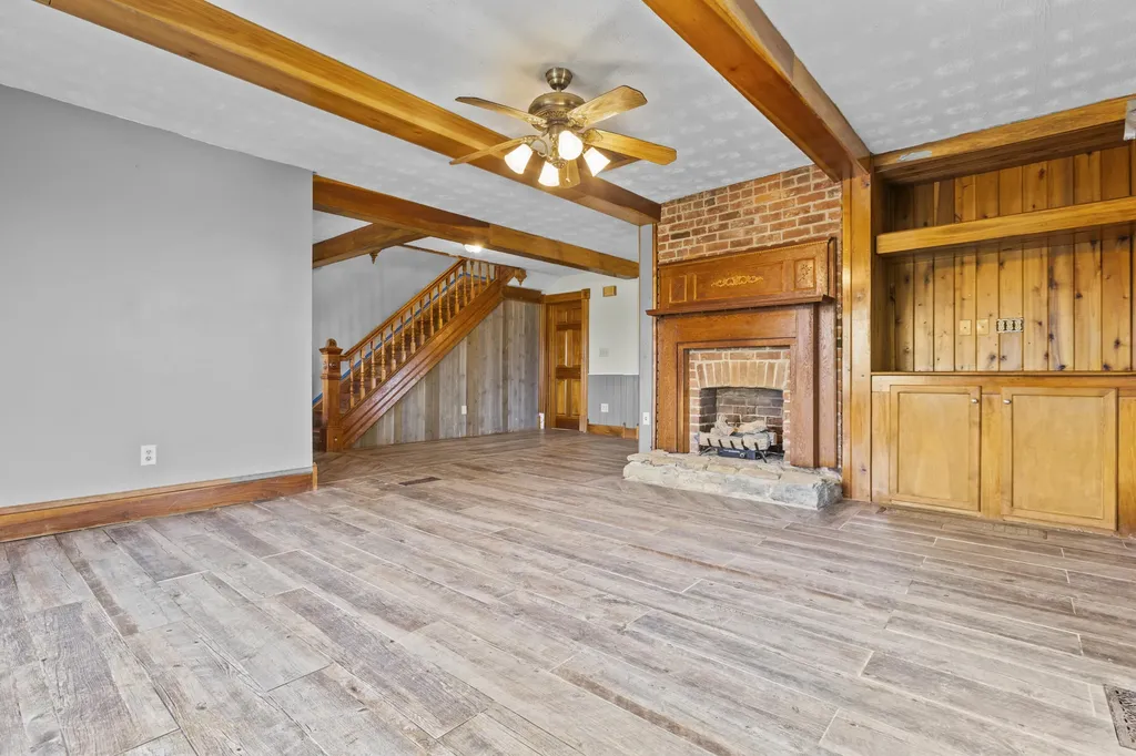 2282 Kentucky Highway 1032 Berry KY 41003