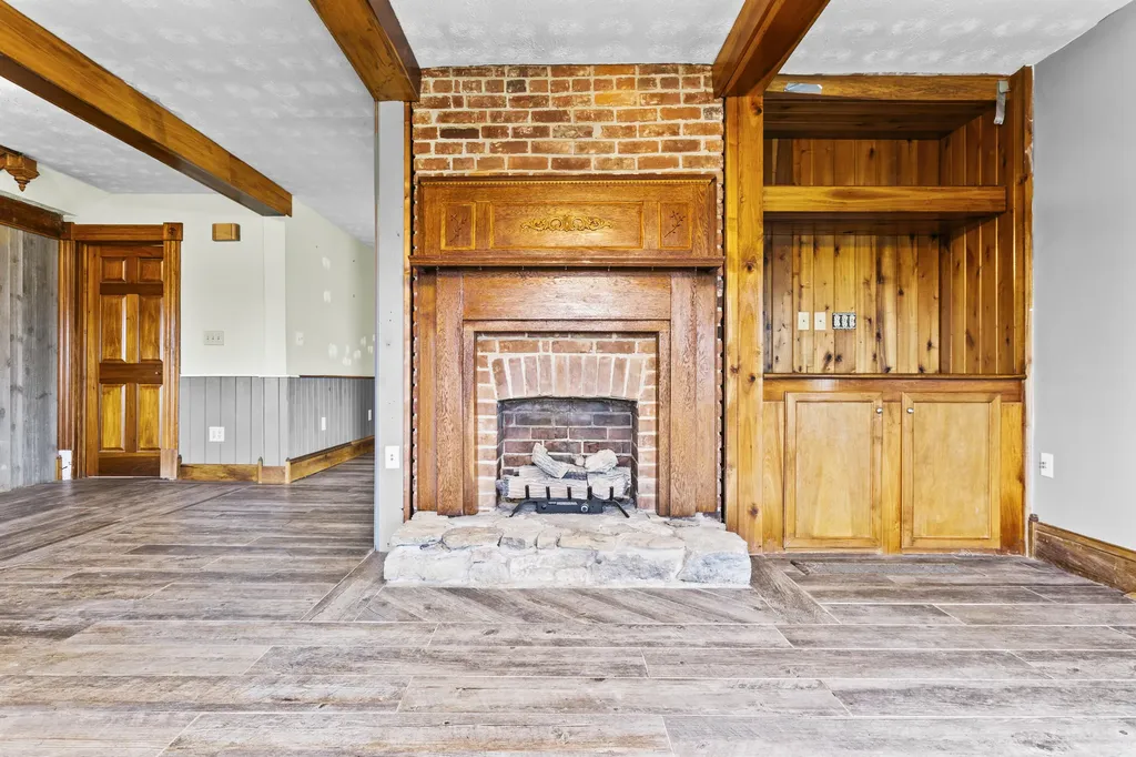 2282 Kentucky Highway 1032 Berry KY 41003