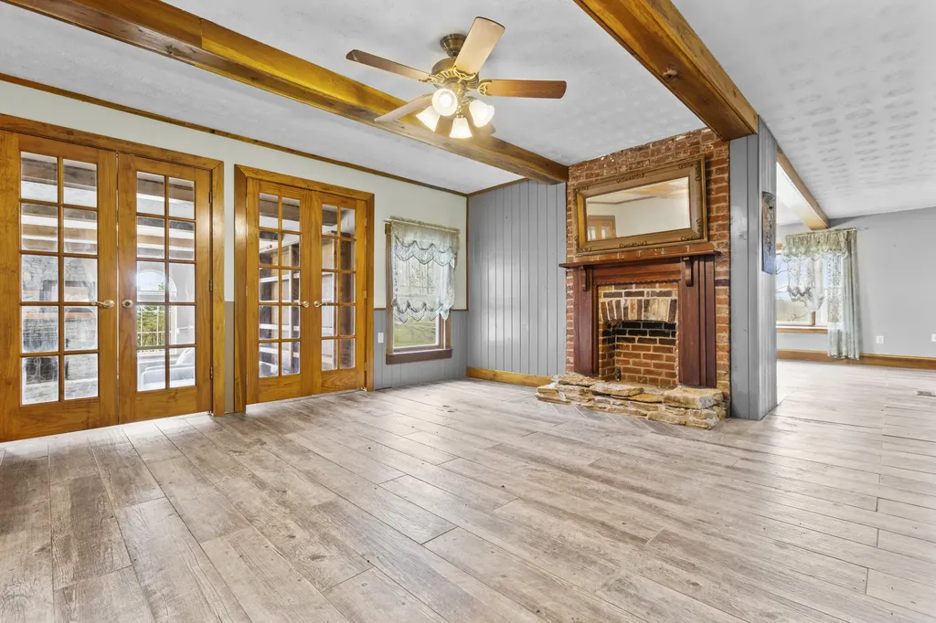 2282 Kentucky Highway 1032 Berry KY 41003