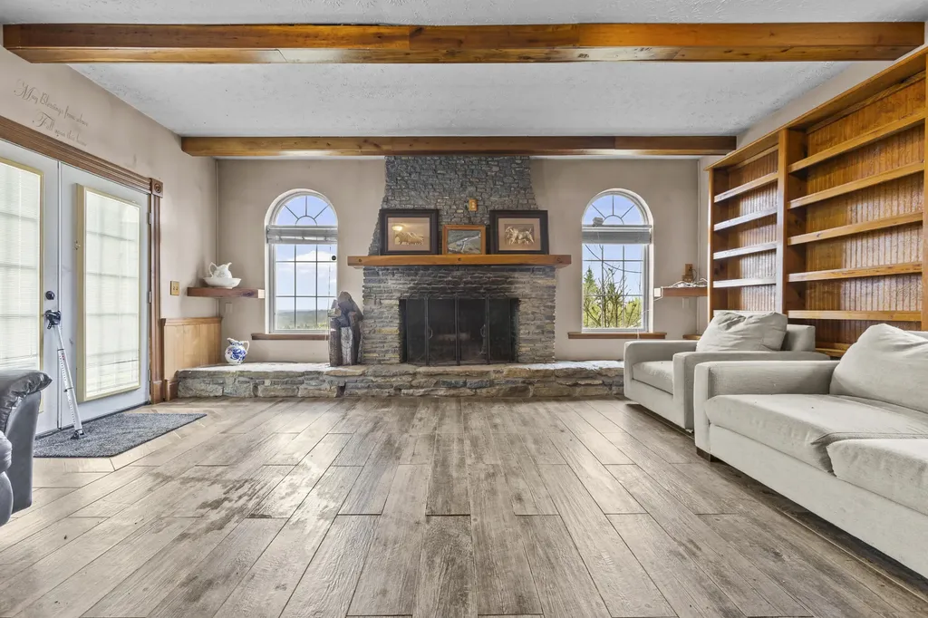 2282 Kentucky Highway 1032 Berry KY 41003