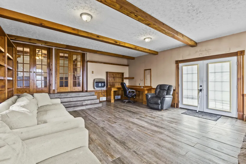 2282 Kentucky Highway 1032 Berry KY 41003