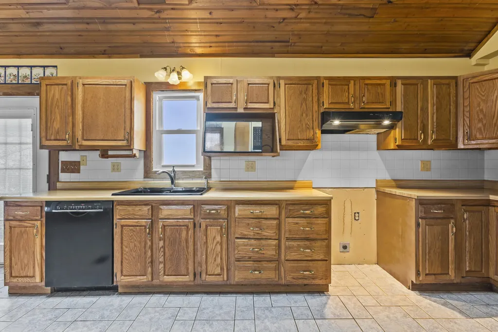 2282 Kentucky Highway 1032 Berry KY 41003