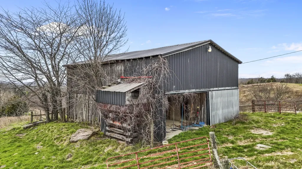 2282 Kentucky Highway 1032 Berry KY 41003