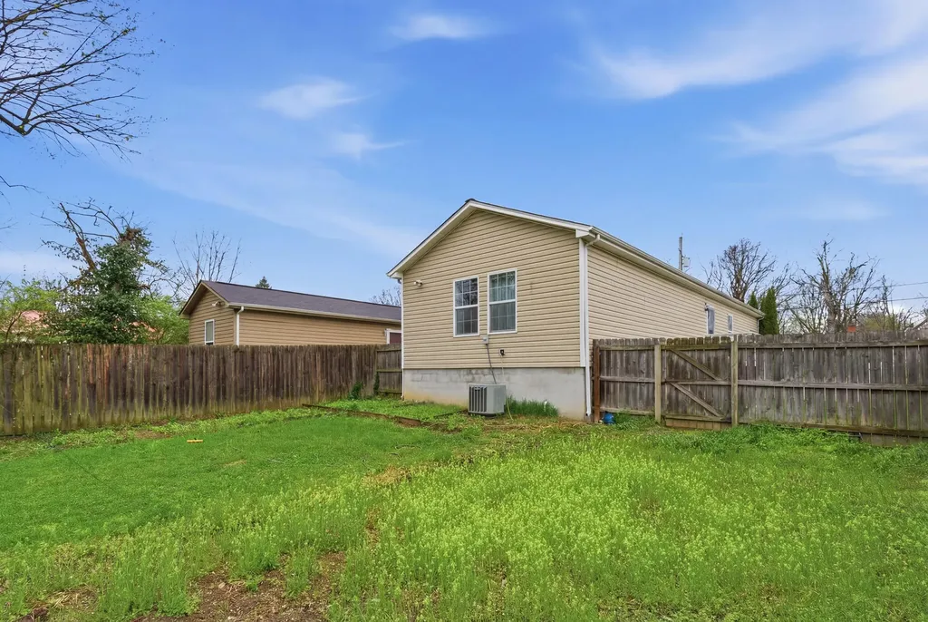 450 Ash Street Lexington KY 40508