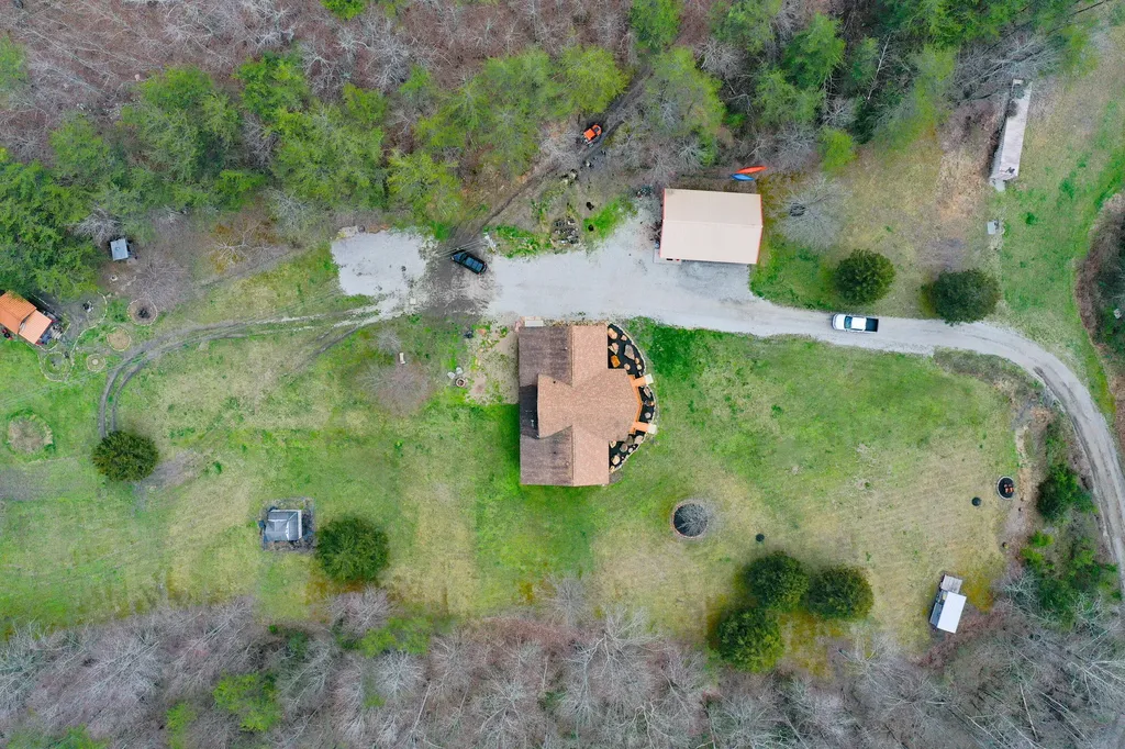 2062 Raccoon Creek Road London KY 40741