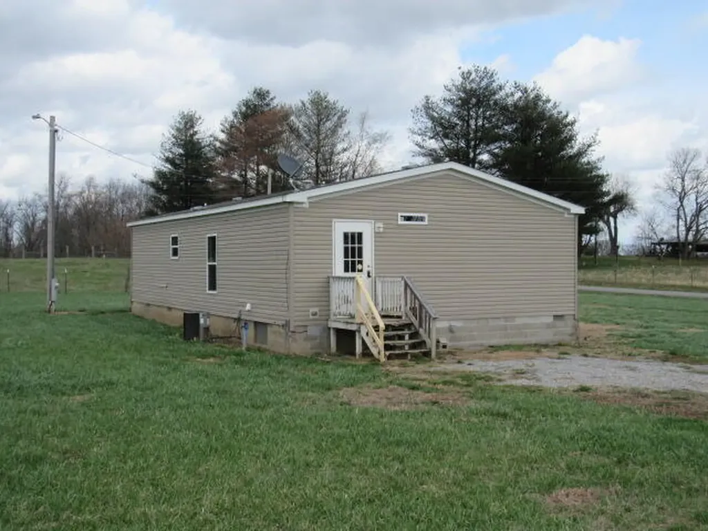 1011 Ed Padgett Road Waynesburg KY 40489